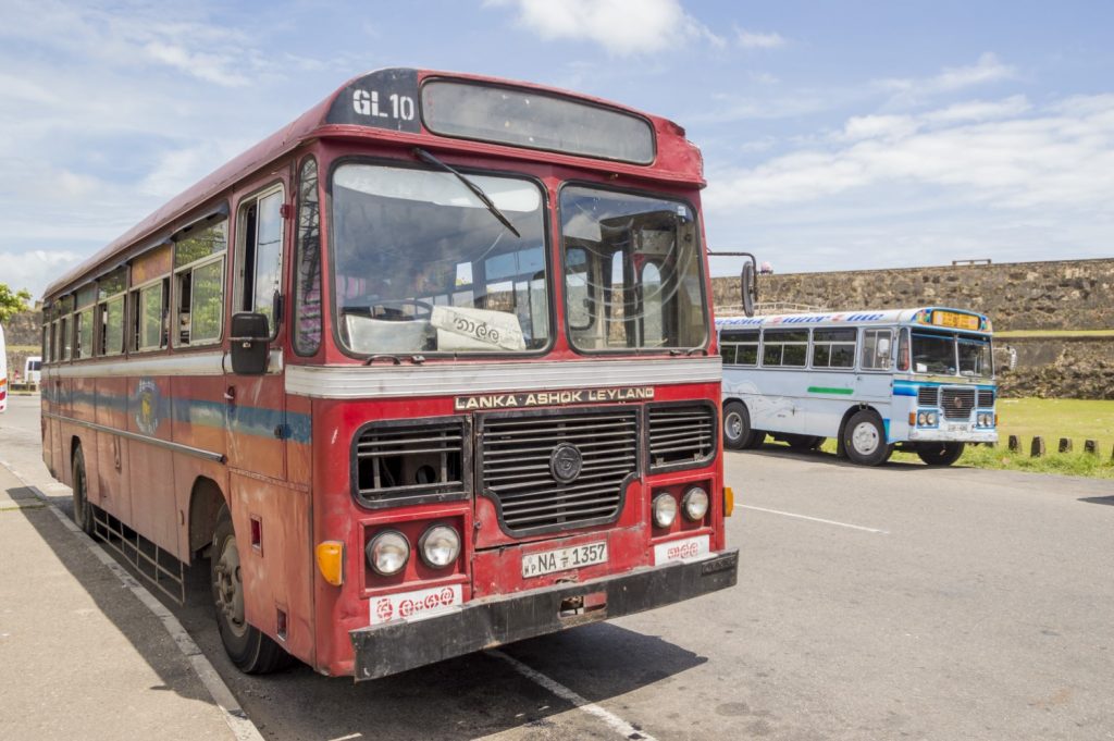 vlak ugodno tuk tuk Šrilanka Sri Lanka SIM kartica priporočila potovanje poceni nasveti nastanitve mobilni internet javni prevoz informacije Azija avtobus 