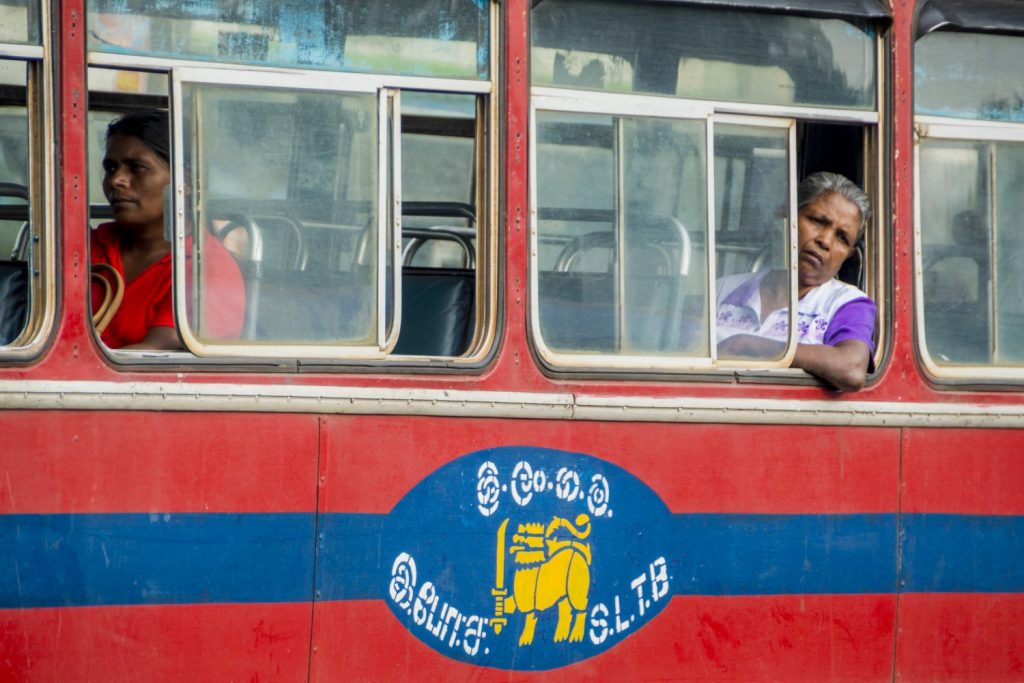 vlak ugodno tuk tuk Šrilanka Sri Lanka SIM kartica priporočila potovanje poceni nasveti nastanitve mobilni internet javni prevoz informacije Azija avtobus 