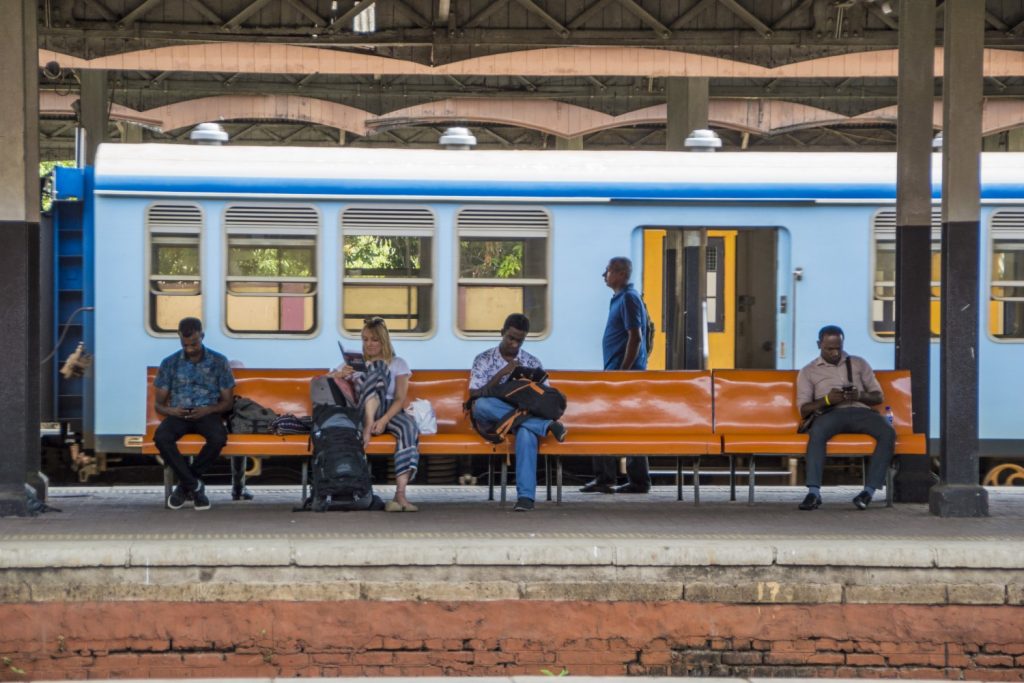 vlak ugodno tuk tuk Šrilanka Sri Lanka SIM kartica priporočila potovanje poceni nasveti nastanitve mobilni internet javni prevoz informacije Azija avtobus 